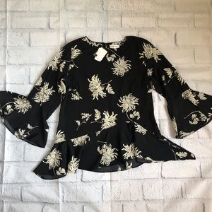 NWT -Neiman Marcus - Flutter Sleeve & Hem Top Sz M